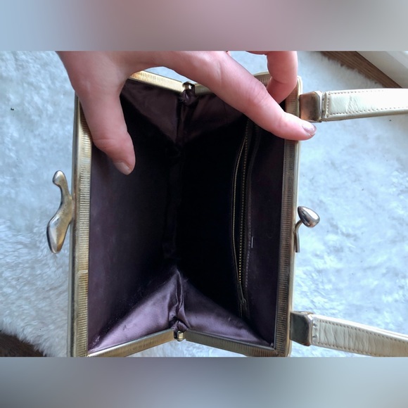 Vintage Cream Purse - Picture 3 of 8